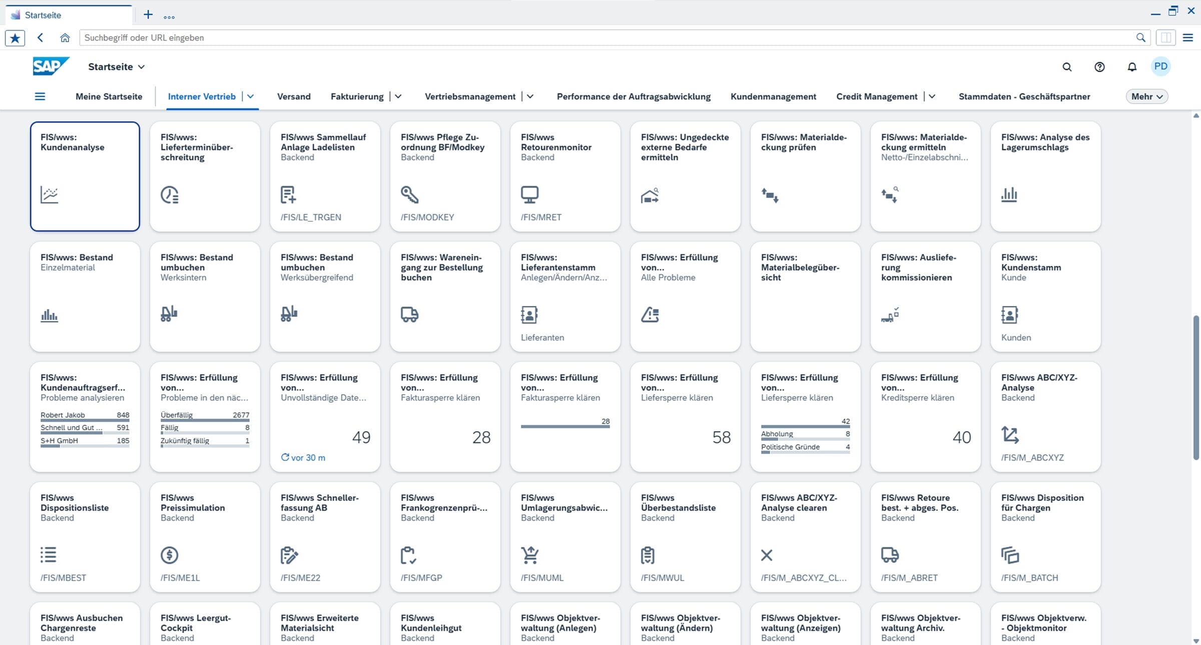 Screenshot der SAP-Startseite im Bereich ‚Interner Vertrieb‘ mit einer kachelbasierten Übersicht verschiedener FIS/wws-Anwendungen, darunter Kundenanalyse, Lieferterminüberschreitung, Bestandsübersichten, Lieferantenstamm, Fakturasperren-Klärung und weitere Vertriebs- und Logistikfunktionen. Oben befindet sich die Navigationsleiste mit SAP-Logo, Suchfeld und Menüeinträgen wie Versand, Fakturierung, Vertriebsmanagement und Kundenmanagement.